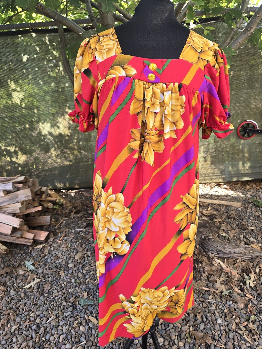 Vtg Vibrant Floral Red Hawaiian Muumuu Midi Dress Tropical Abstract Waves Mod